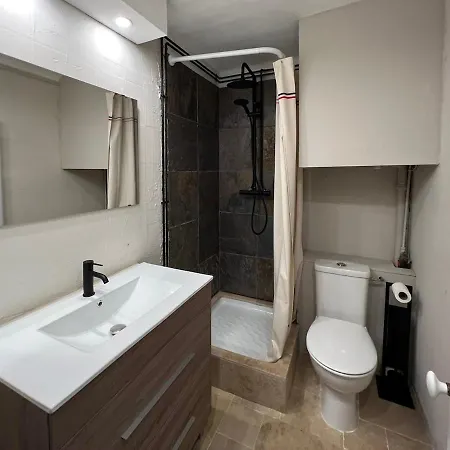 1er Etage Dans Maison De Maitre *