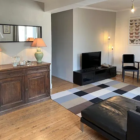 1er Etage Dans Maison De Maitre Daire *